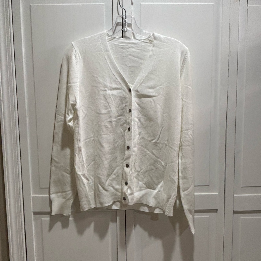 Elegant White Button-Up Cardigan size Medium‎